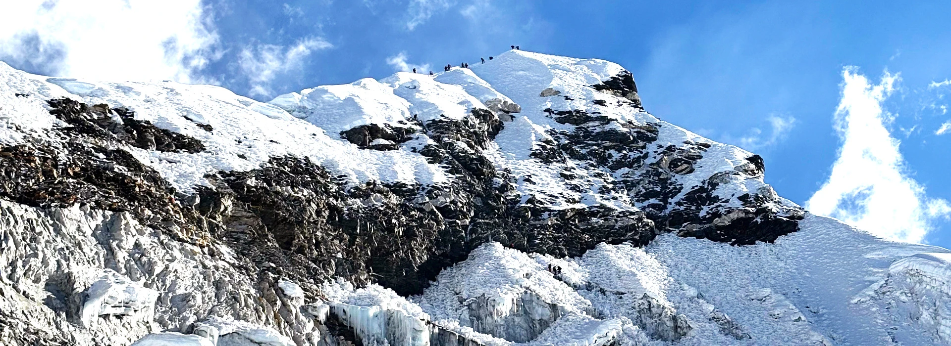 Island_peak_summit_photo