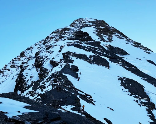 Climbing pisang peak